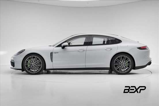 PORSCHE-PANAMERA-2022