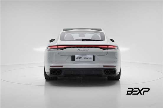 PORSCHE-PANAMERA-2022