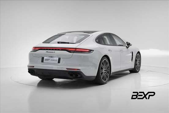 PORSCHE-PANAMERA-2022