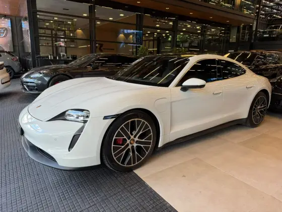 Porsche Taycan 4S Elétrico