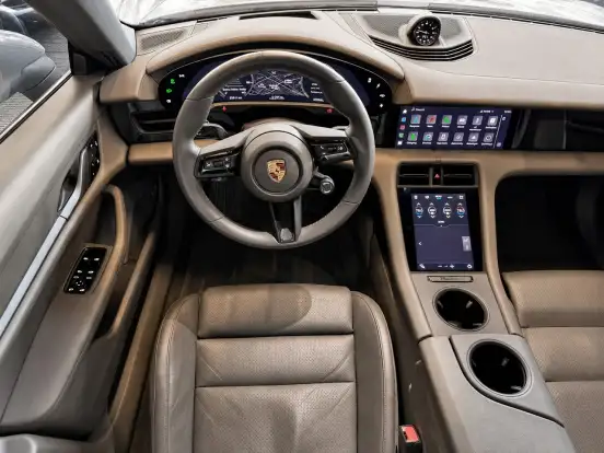 PORSCHE-TAYCAN-2021