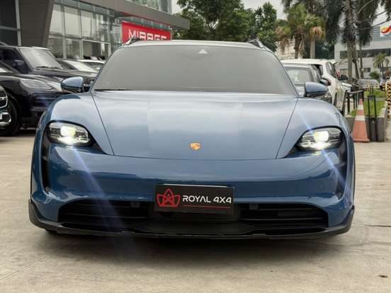 PORSCHE-TAYCAN-2022