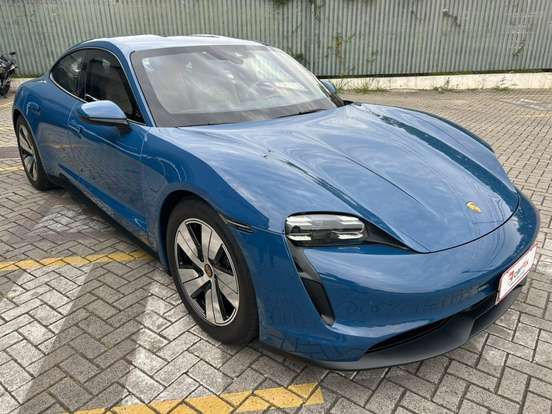 PORSCHE-TAYCAN-2021