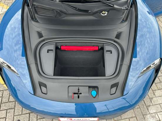 PORSCHE-TAYCAN-2021