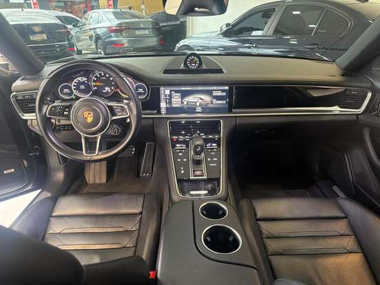 PORSCHE-PANAMERA-2017