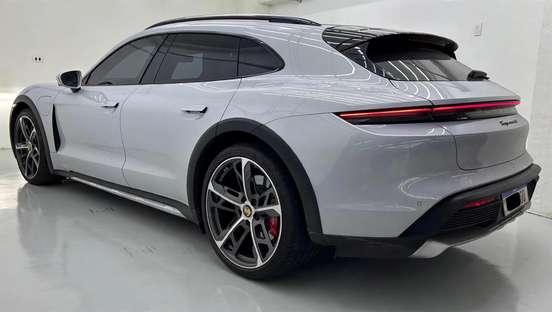 PORSCHE-TAYCAN-2023