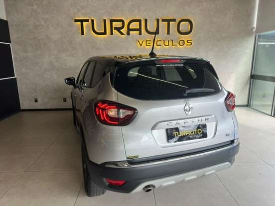 RENAULT-CAPTUR-2021