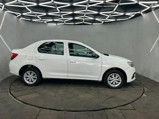 RENAULT-LOGAN-2025