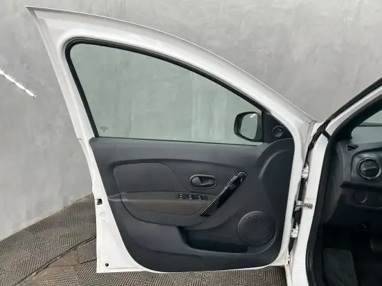 RENAULT-LOGAN-2025