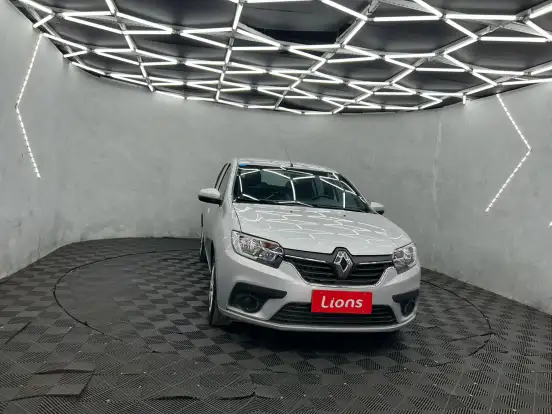 RENAULT-LOGAN-2021