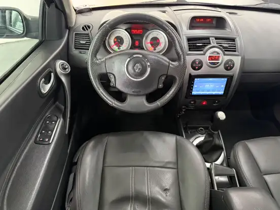 RENAULT-MEGANE-2012
