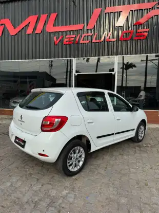 RENAULT-SANDERO-2019