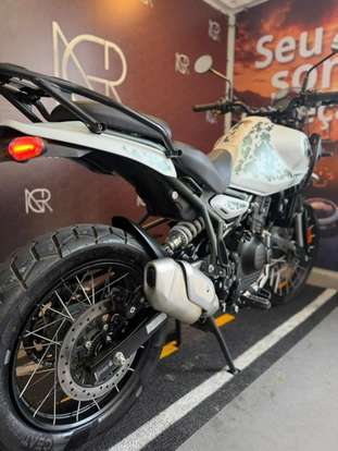 ROYAL ENFIELD-HIMALAYAN 450 KAMET WHITE-2025