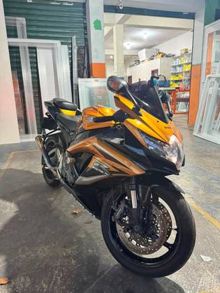 SUZUKI GSX-R750 