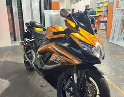 SUZUKI GSX-R750 SUZUKI GSX-R750