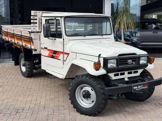 Toyota Bandeirante 4.0 OJ50LV-B 4X4 Chassi Longo Diesel 2P Manual