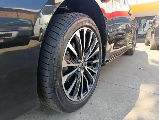 TOYOTA-COROLLA-2025
