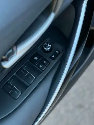 TOYOTA-COROLLA-2023