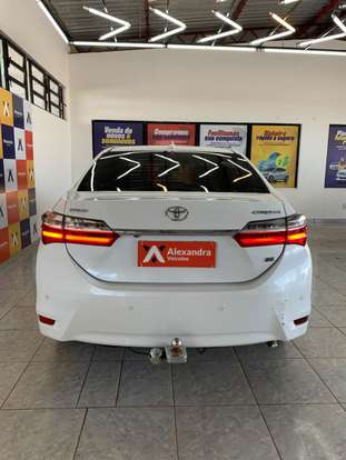TOYOTA-COROLLA-2018