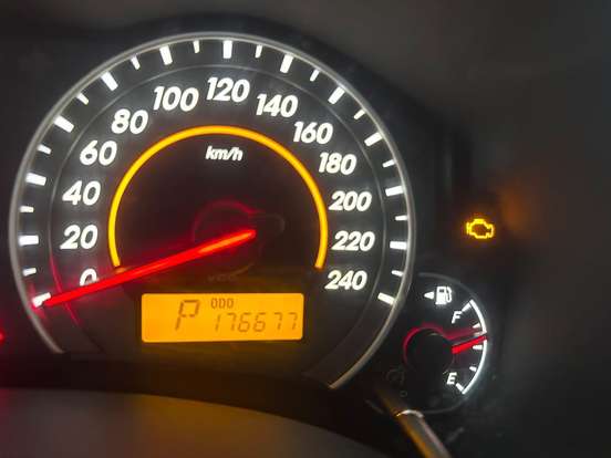 TOYOTA-COROLLA-2013