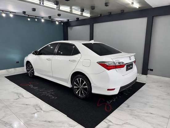 TOYOTA-COROLLA-2018