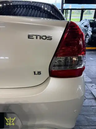 TOYOTA-ETIOS-2019