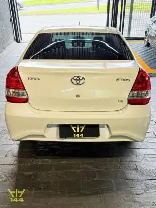 TOYOTA-ETIOS-2019
