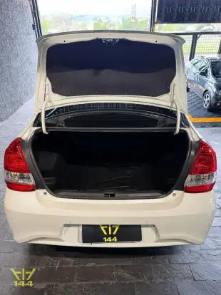 TOYOTA-ETIOS-2019
