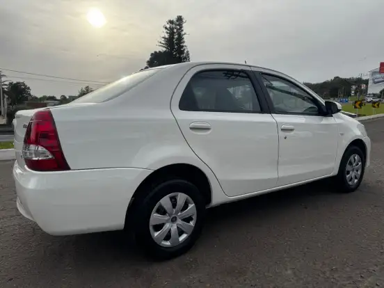 TOYOTA-ETIOS-2016
