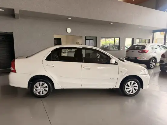 TOYOTA-ETIOS-2017