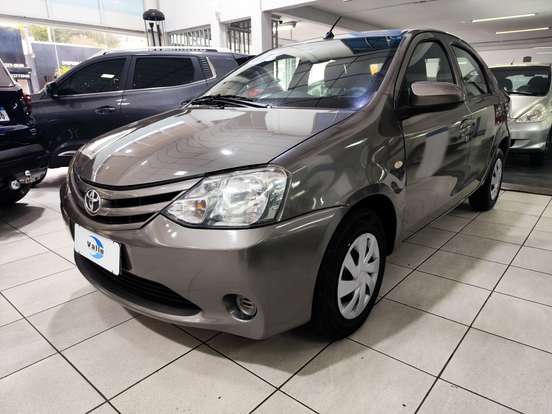 TOYOTA-ETIOS-2016