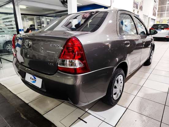 TOYOTA-ETIOS-2016