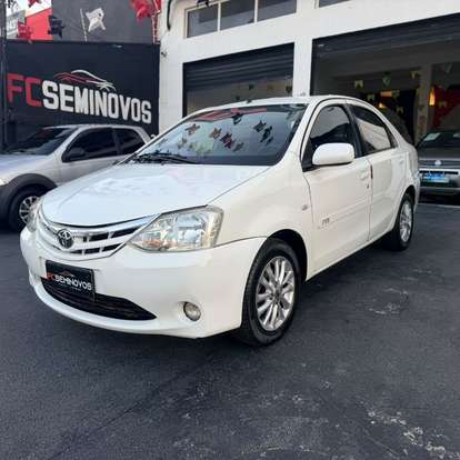 TOYOTA-ETIOS-1.5 XLS SEDAN 16V FLEX 4P MANUAL TOYOTA-ETIOS-2013
