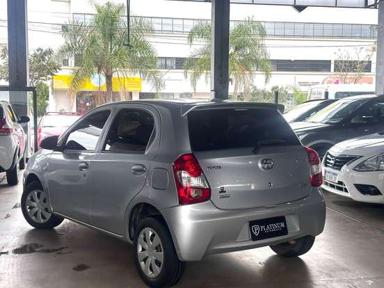 TOYOTA-ETIOS-2014