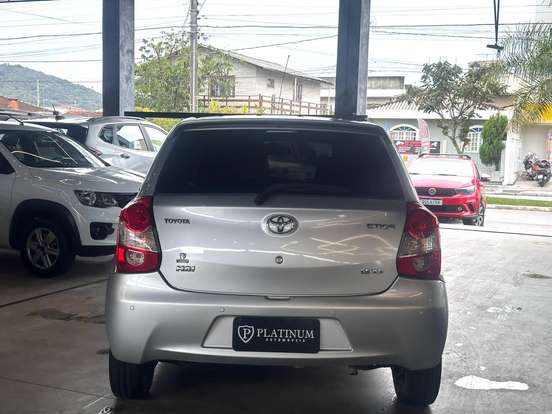 TOYOTA-ETIOS-2014