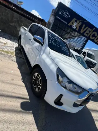 TOYOTA HILUX 2.8 D-4D TURBO DIESEL CD POWER PACK 4X4 MANUAL