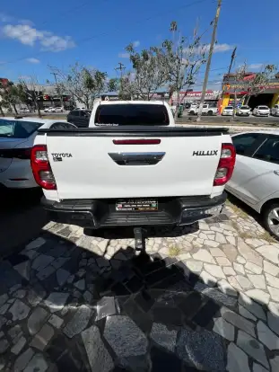 TOYOTA-HILUX-2023