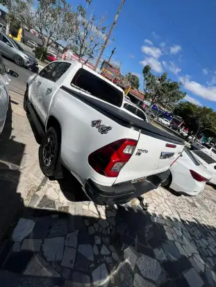 TOYOTA-HILUX-2023