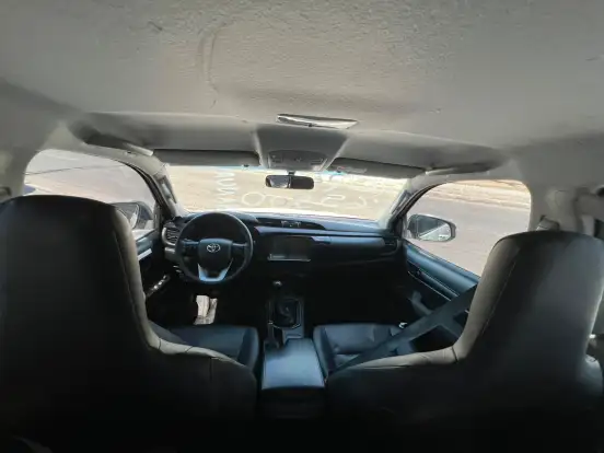 TOYOTA-HILUX-2023