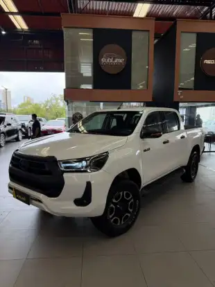 TOYOTA-HILUX-2022