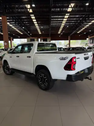TOYOTA-HILUX-2022