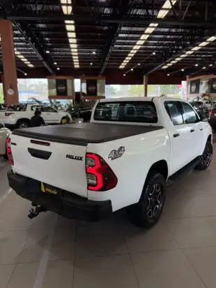 TOYOTA-HILUX-2022