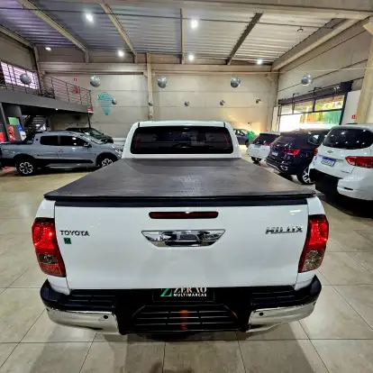 TOYOTA-HILUX-2021