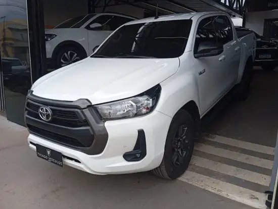 TOYOTA-HILUX-2023
