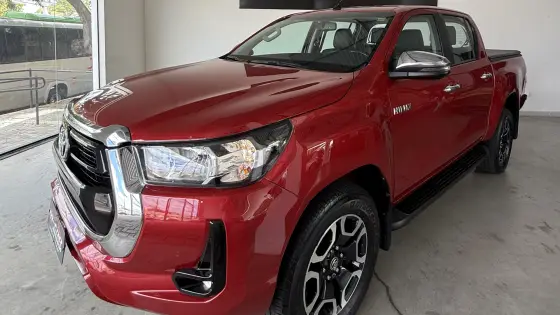 TOYOTA HILUX 2.8 D-4D TURBO DIESEL CD SRV 4X4 AUTOMÁTICO