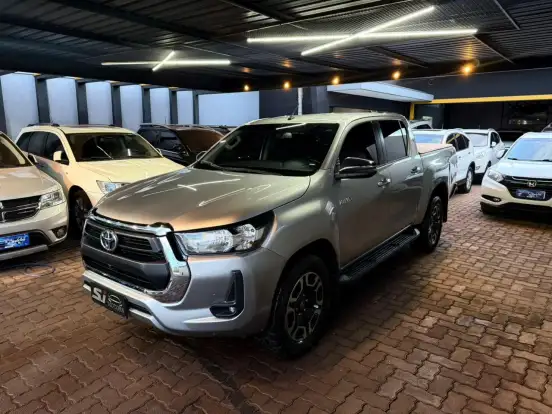 TOYOTA-HILUX-2023