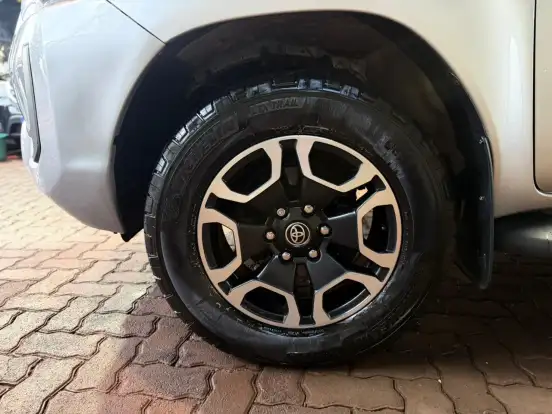 TOYOTA-HILUX-2023