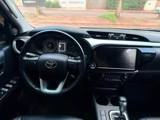 TOYOTA-HILUX-2023