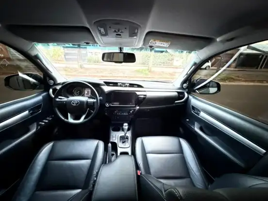 TOYOTA-HILUX-2023