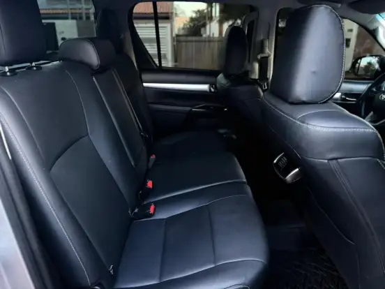 TOYOTA-HILUX-2023